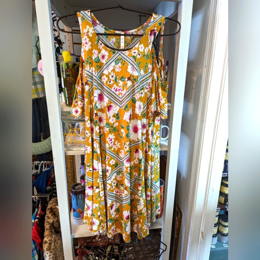Umgee open shoulder top
